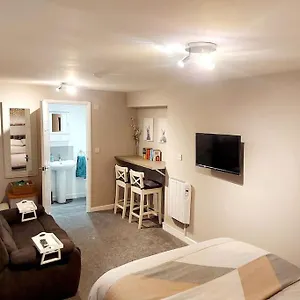 Bunny - Garden View & Free Parking Apartment